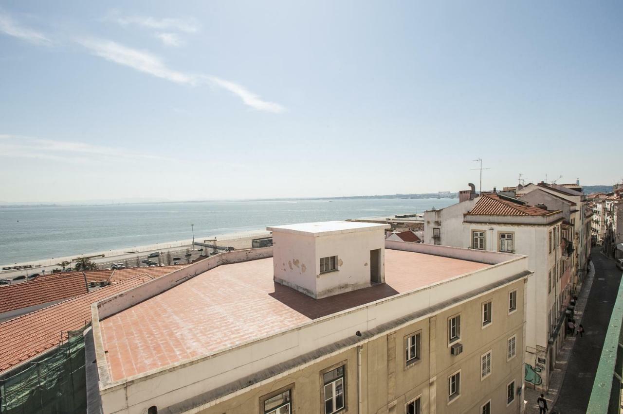 Localtraveling Alfama River View - Family