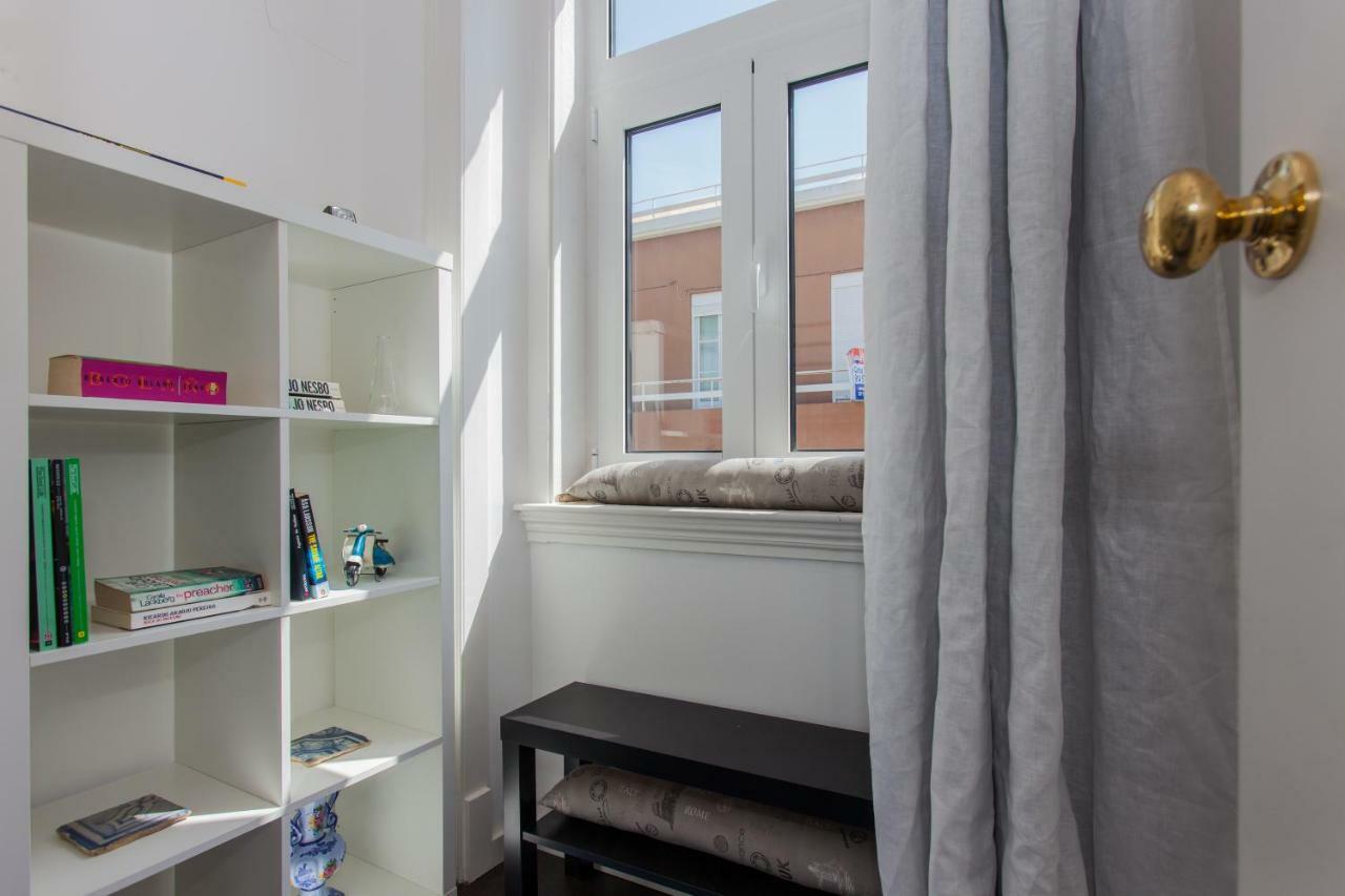 Typical Light Filled Graca W Ac, By Timecooler