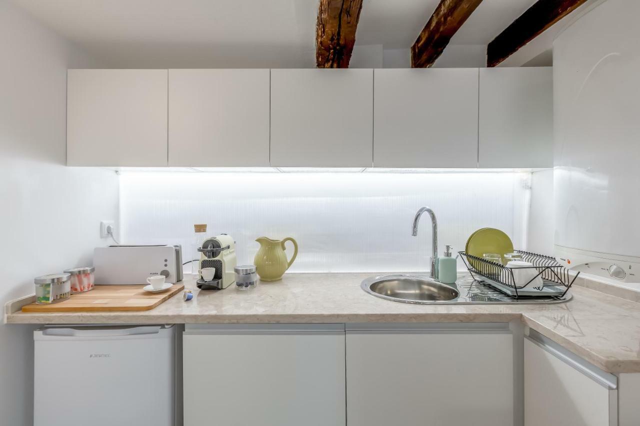 Renovated Typical Baixa Apartment, By Timecooler Lisbon