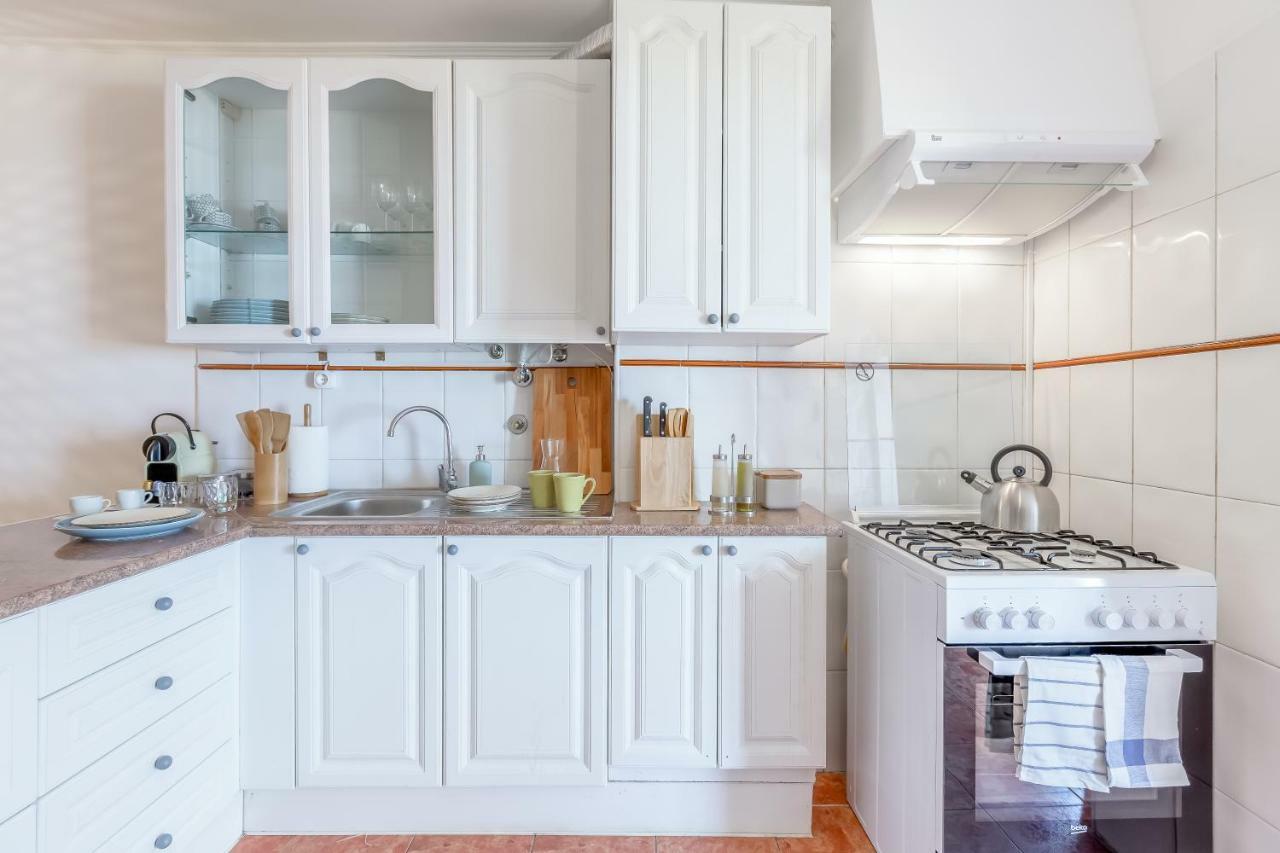 Bright & Spacious Alfama Apartment, By Timecooler * Lisbon