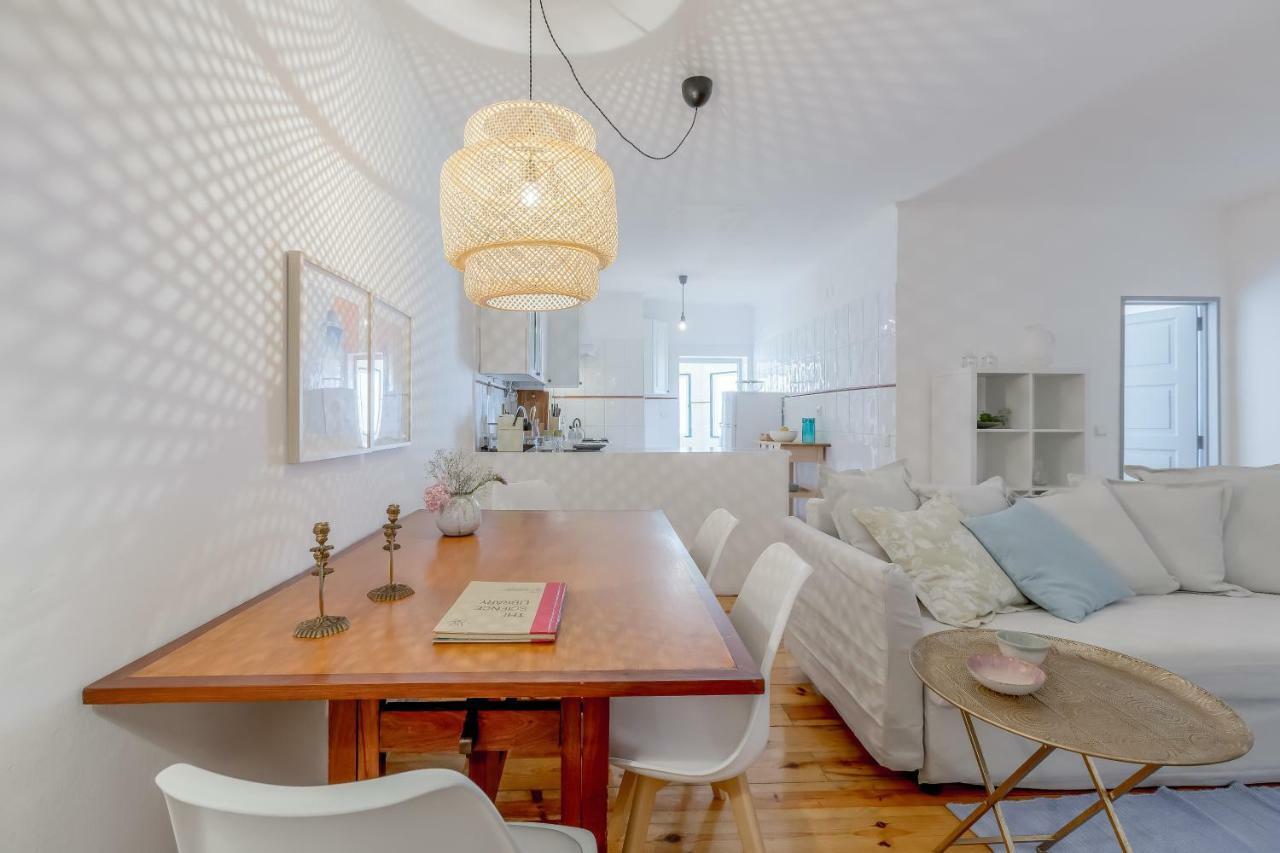 Bright & Spacious Alfama Apartment, By Timecooler * Lisbon