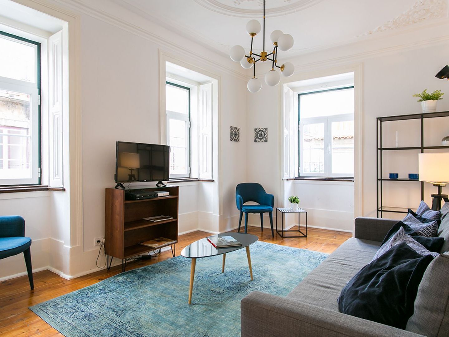 Joivy Splendid 2br Flat In Bairro Alto, Nearby Luis De Camoes Square Apartment *