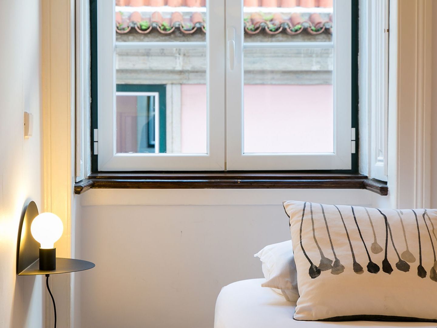 Joivy Splendid 2br Flat In Bairro Alto, Nearby Luis De Camoes Square Apartment *