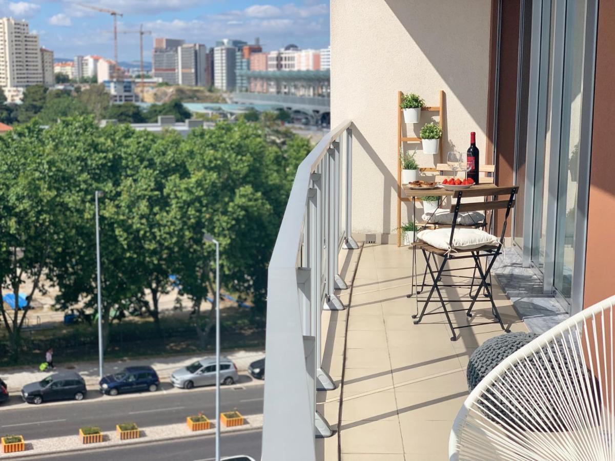 Charming With Balcony & Pool