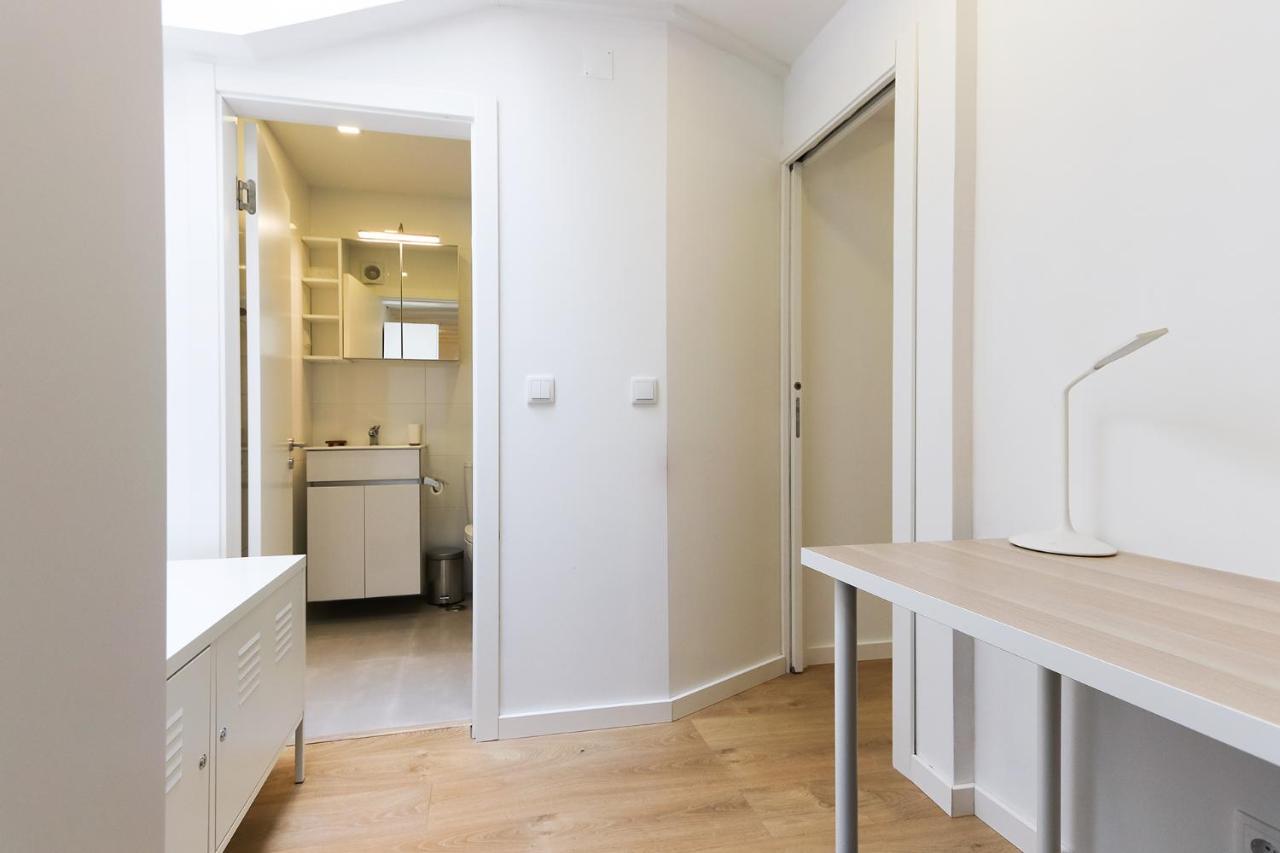 Wal Apartments- 3 Bedrooms With Parking Space Apartment