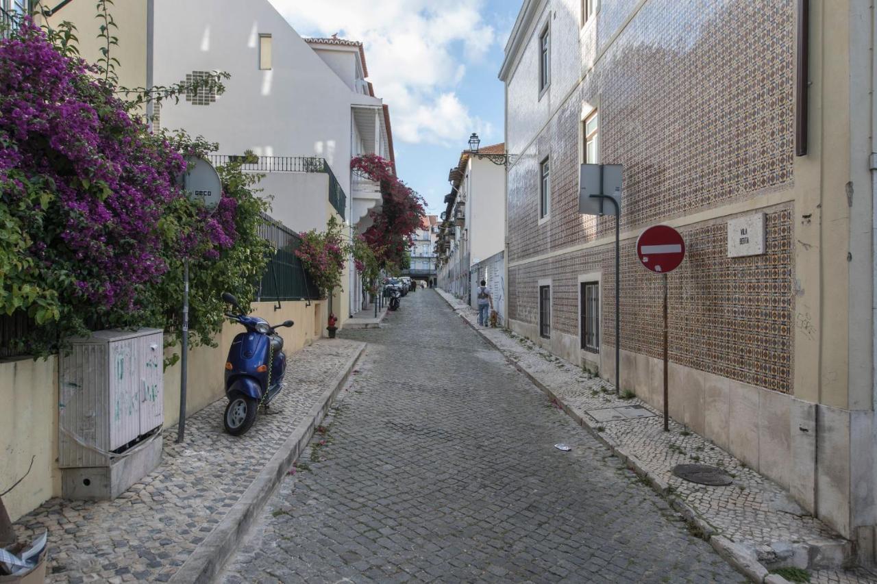Lovelystay - Sunny Flat W/ Balcony Overseeing Graca And River Lisboa