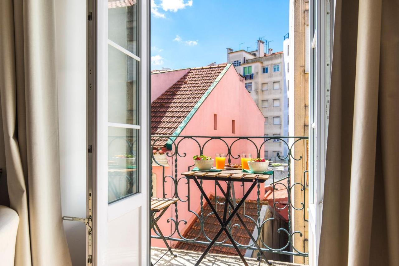 Apartment Lovelystay - Sunny Flat W/ Balcony Overseeing Graca And River