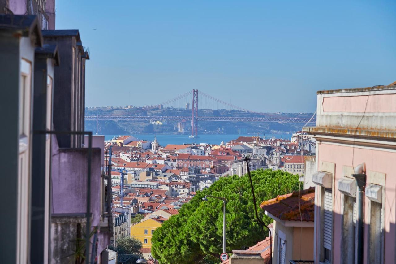 Elegant Riverview In Historical Apartment Lisbon