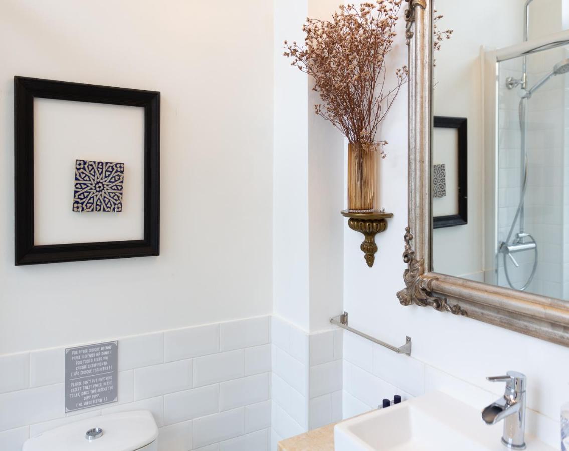 Portuguese Charm In Apartment Lisbon