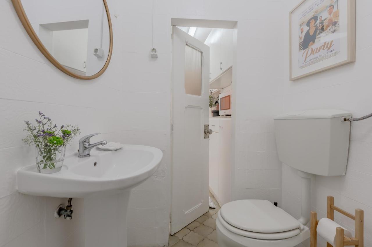 Typical Alfama Apartment, By Timecooler *