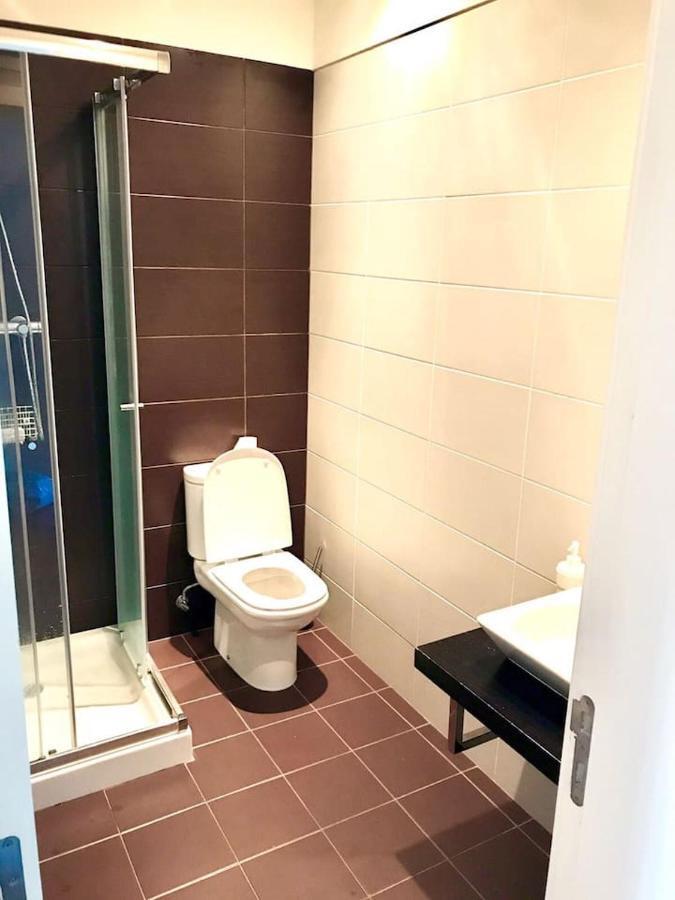 Luxury Part Of The - Modern With Airconditioning - Near Subway Apartment *