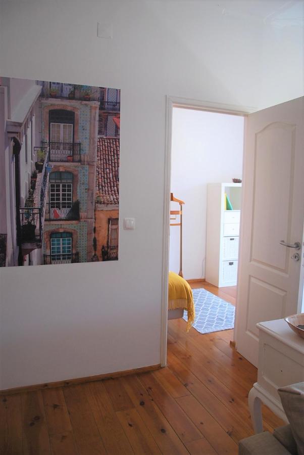 Sunny, And Comfy Ap. In Av. Da Liberdade Lisbon