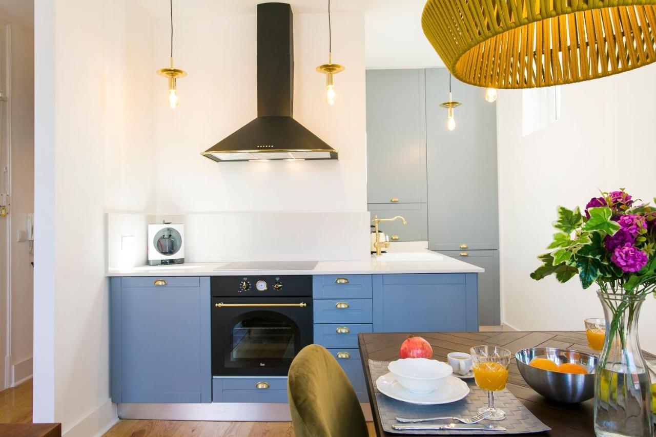 2 Beautiful Upscale Flat Embracing Tejo! Lisbon