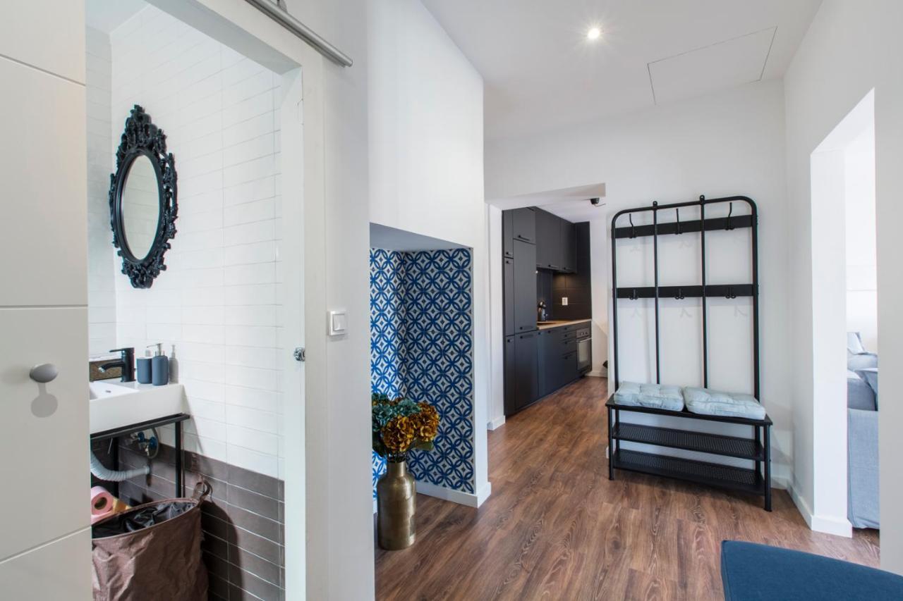 Amazing Downtown With Small Balcony With View Over The Castle *