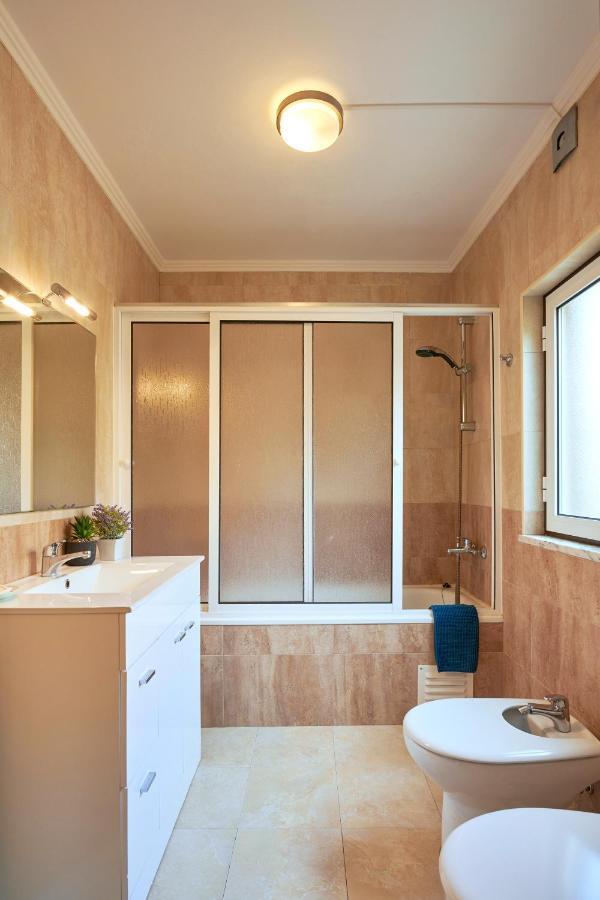 Spacious And Renovated With Amazing Patio, By Timecooler * Lisbon