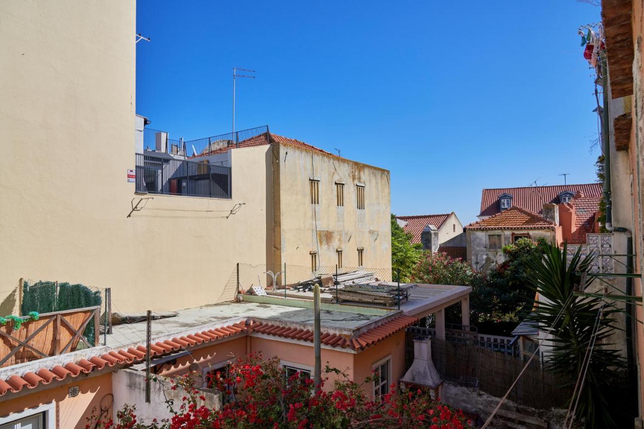 Aesthetic Riverview In Historical Lisboa