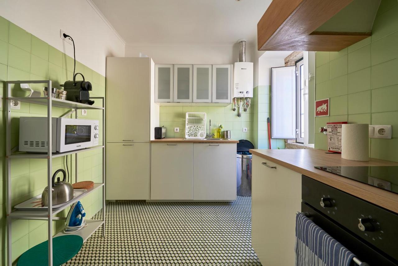 Elegant Riverview In Historical