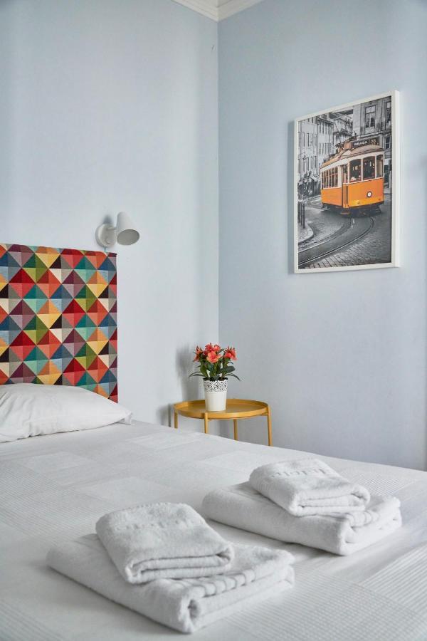 Elegant Riverview In Historical Apartment