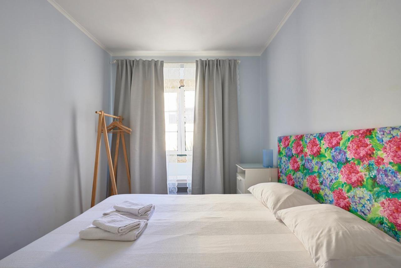 Elegant Riverview In Historical *