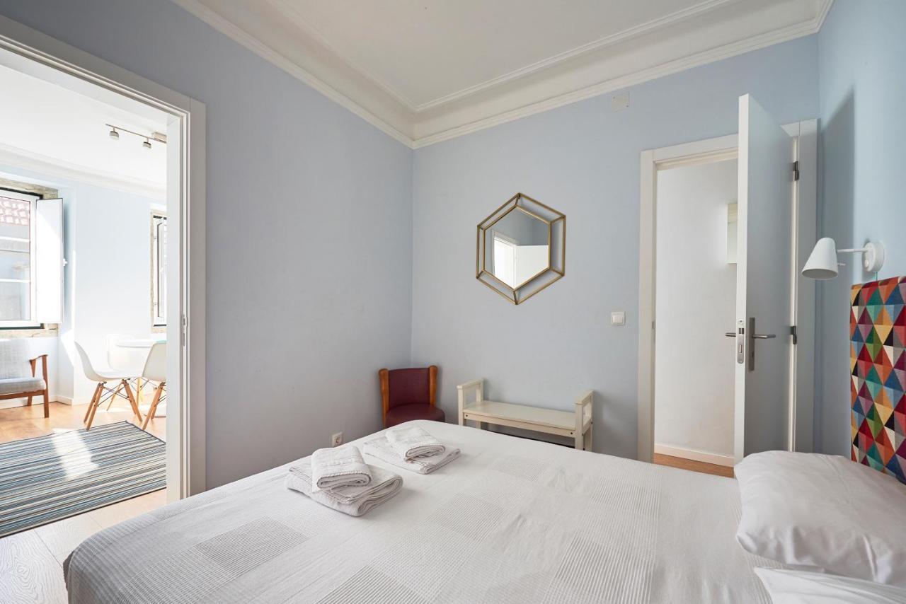 Elegant Riverview In Historical Apartment Lisbon