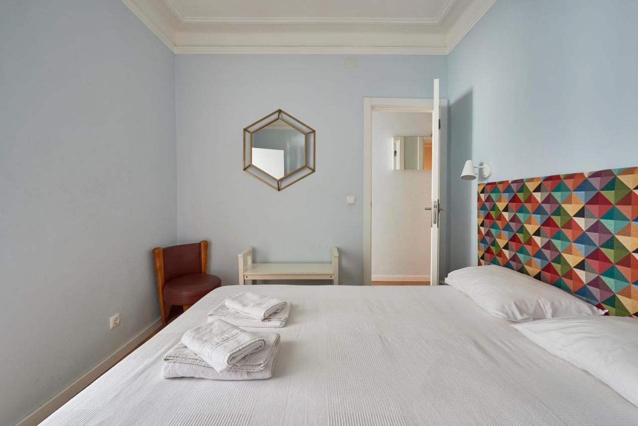Elegant Riverview In Historical *
