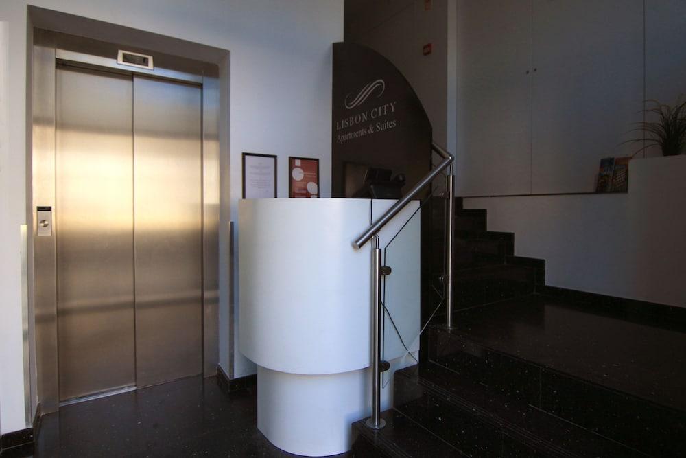 Aparthotel & By 3*