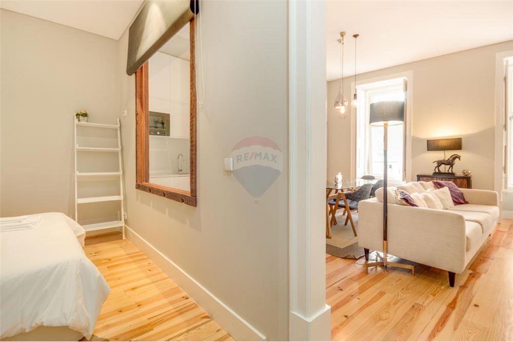 Historic Heart Luxury Apartment