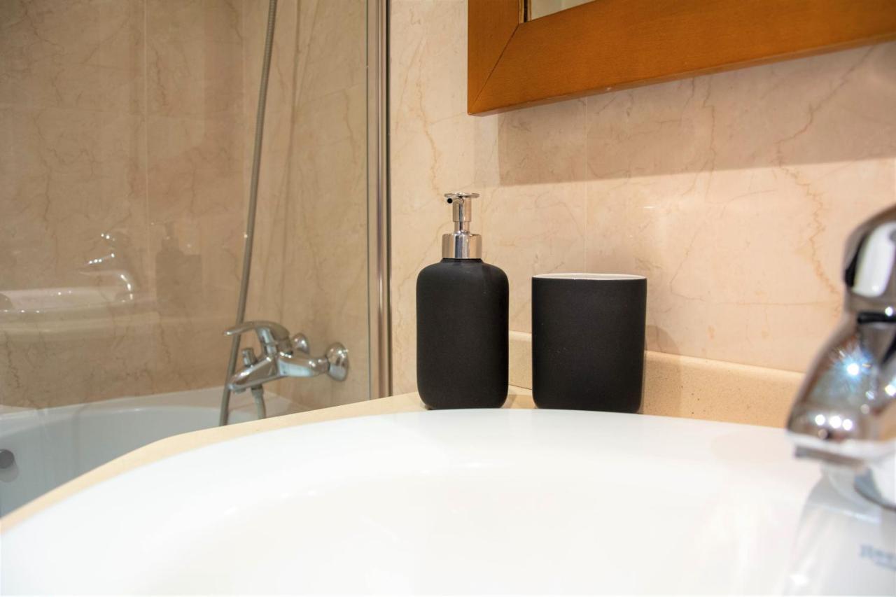 Apartment Orient - Modern, Spacious And Sunny! By The River!