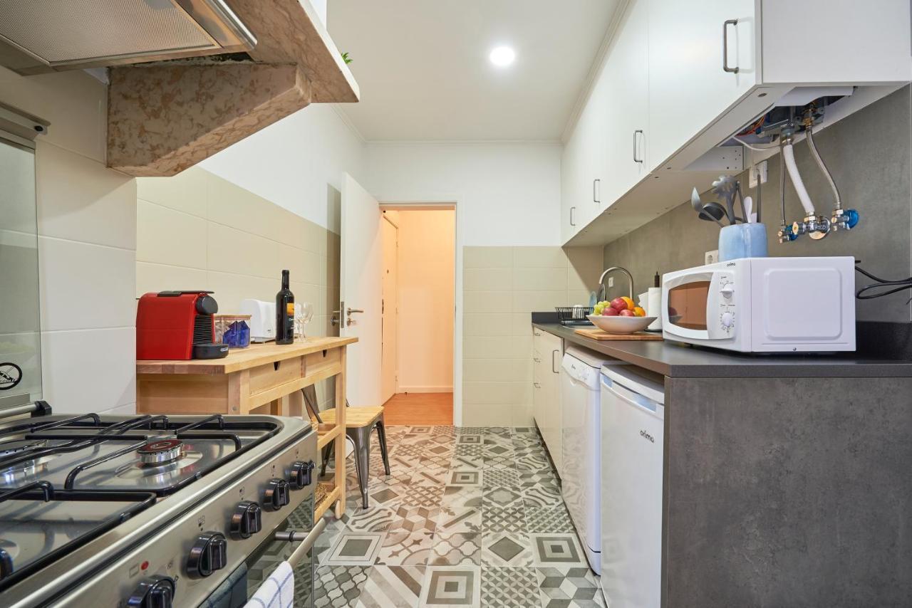 Belem Light Filled With Patio, By Timecooler Apartment