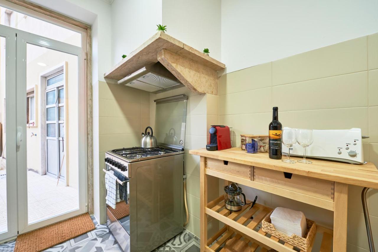 Belem Light Filled With Patio, By Timecooler Apartment *