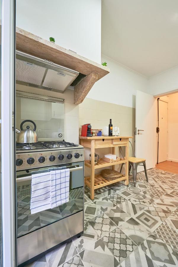 Belem Light Filled With Patio, By Timecooler Apartment