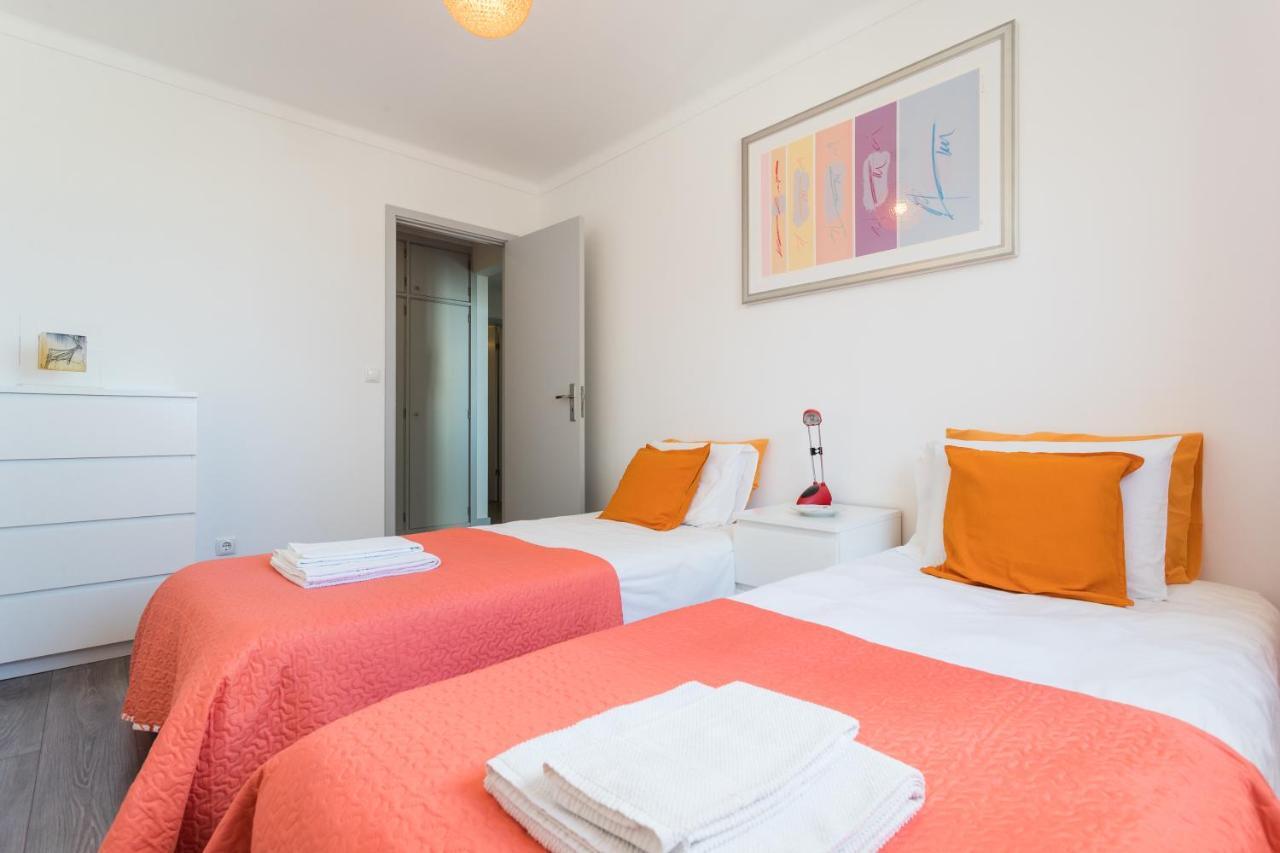 Parque Nacoes, Near Airport, Metro Station Apartment
