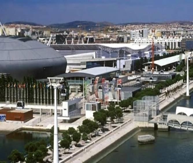 Parque Nacoes, Near Airport, Metro Station Apartment