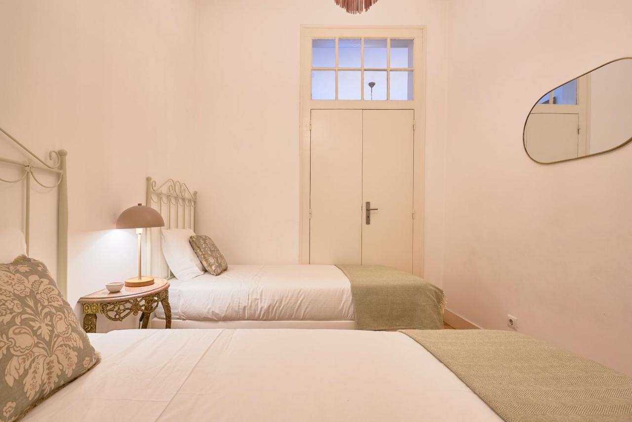 Spacious In The Perfect Location, By Timecooler Apartment *