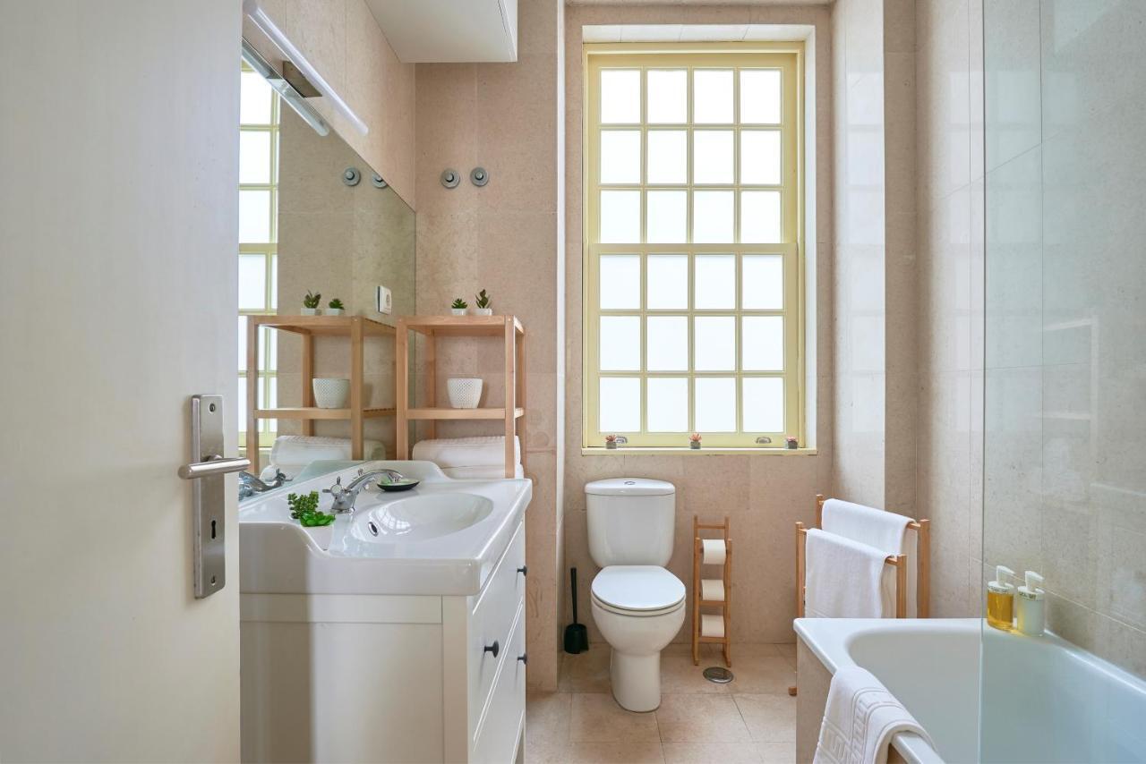 Spacious In The Perfect Location, By Timecooler * Lisbon