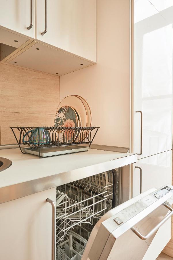 Spacious In The Perfect Location, By Timecooler Apartment Lisbon