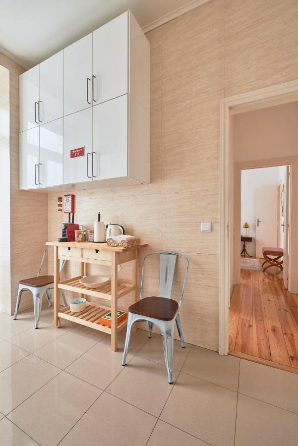 Spacious In The Perfect Location, By Timecooler Apartment