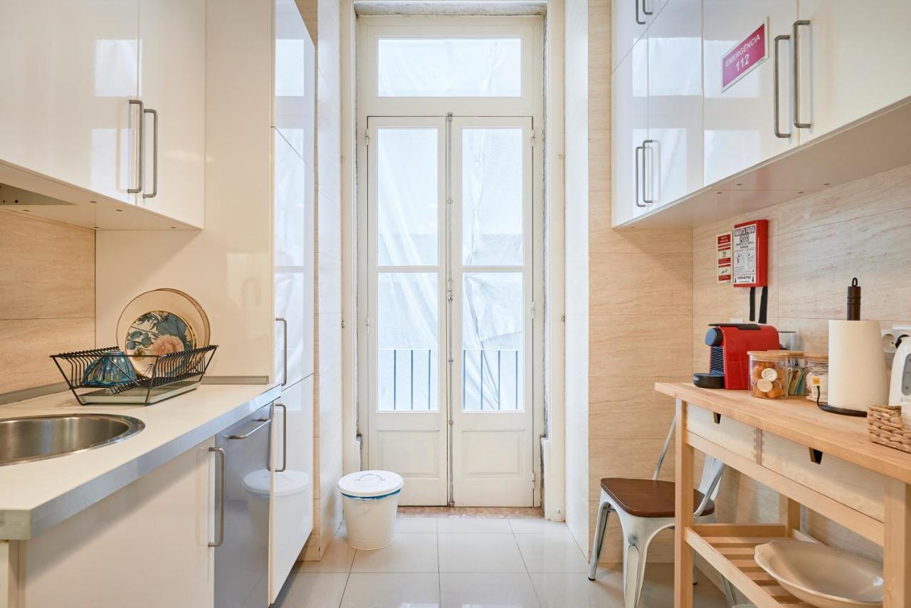 Spacious In The Perfect Location, By Timecooler Apartment