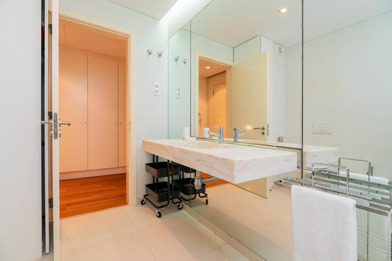 Warm Ample Space With Wall Beds Apartment Lisbon