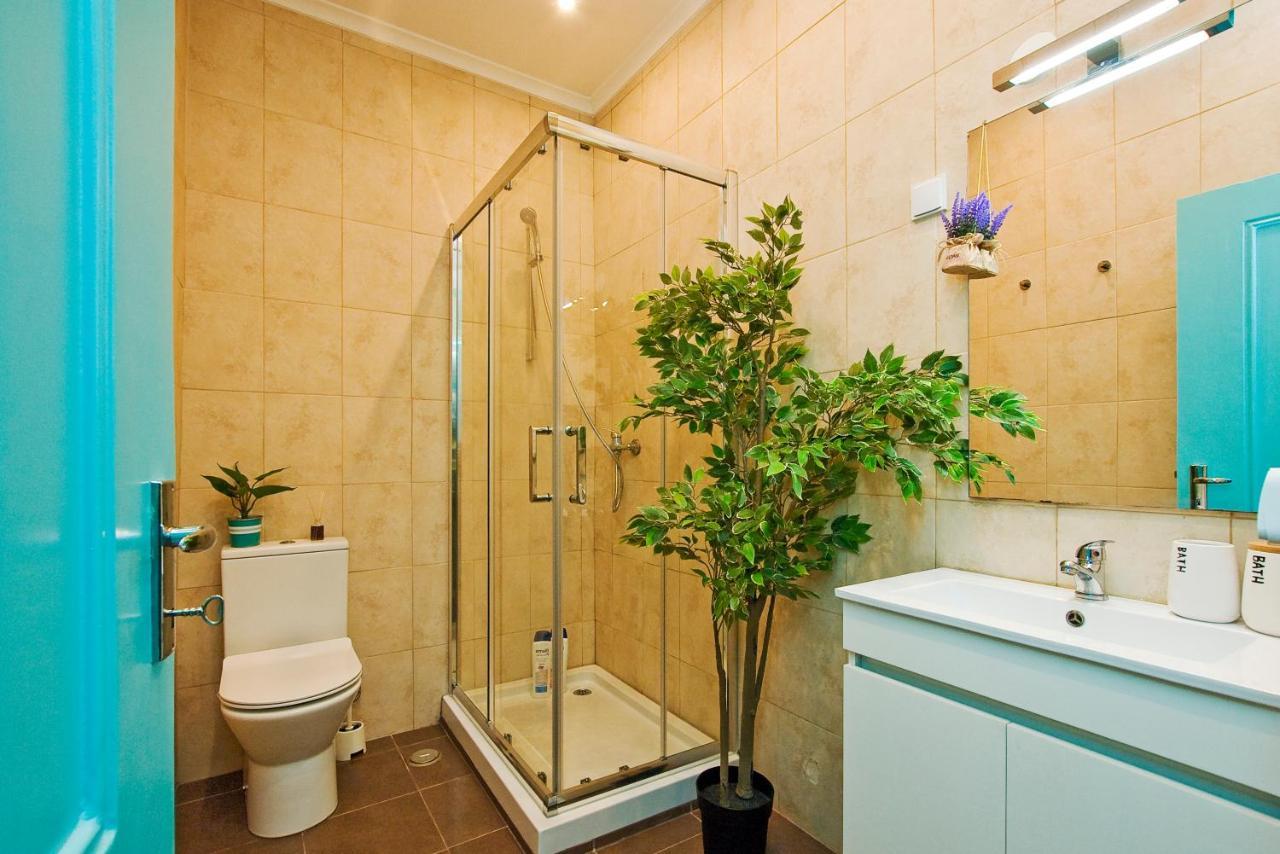 Quarto em Acomodações Particulares C&o Alcântara-lisbon
