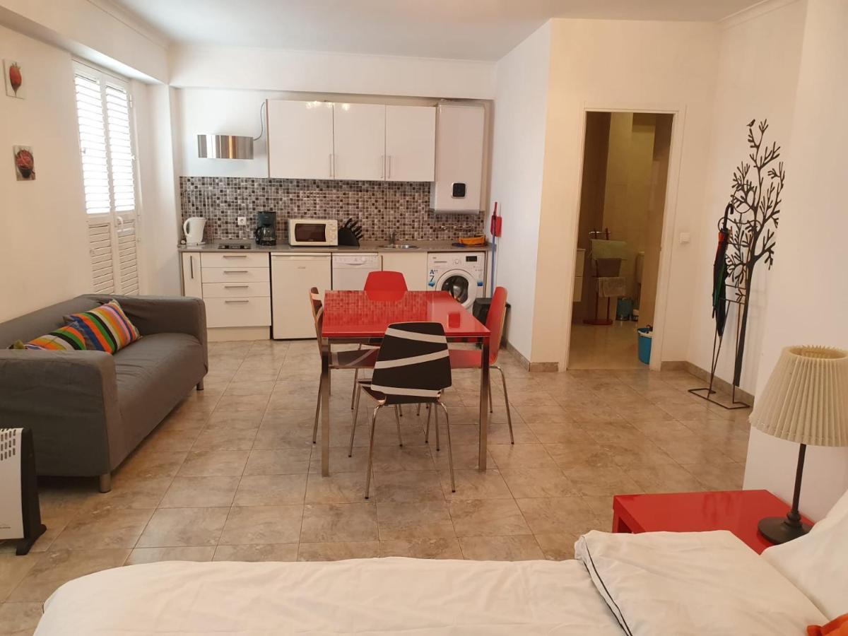 Alfama With Balcony Apartment *