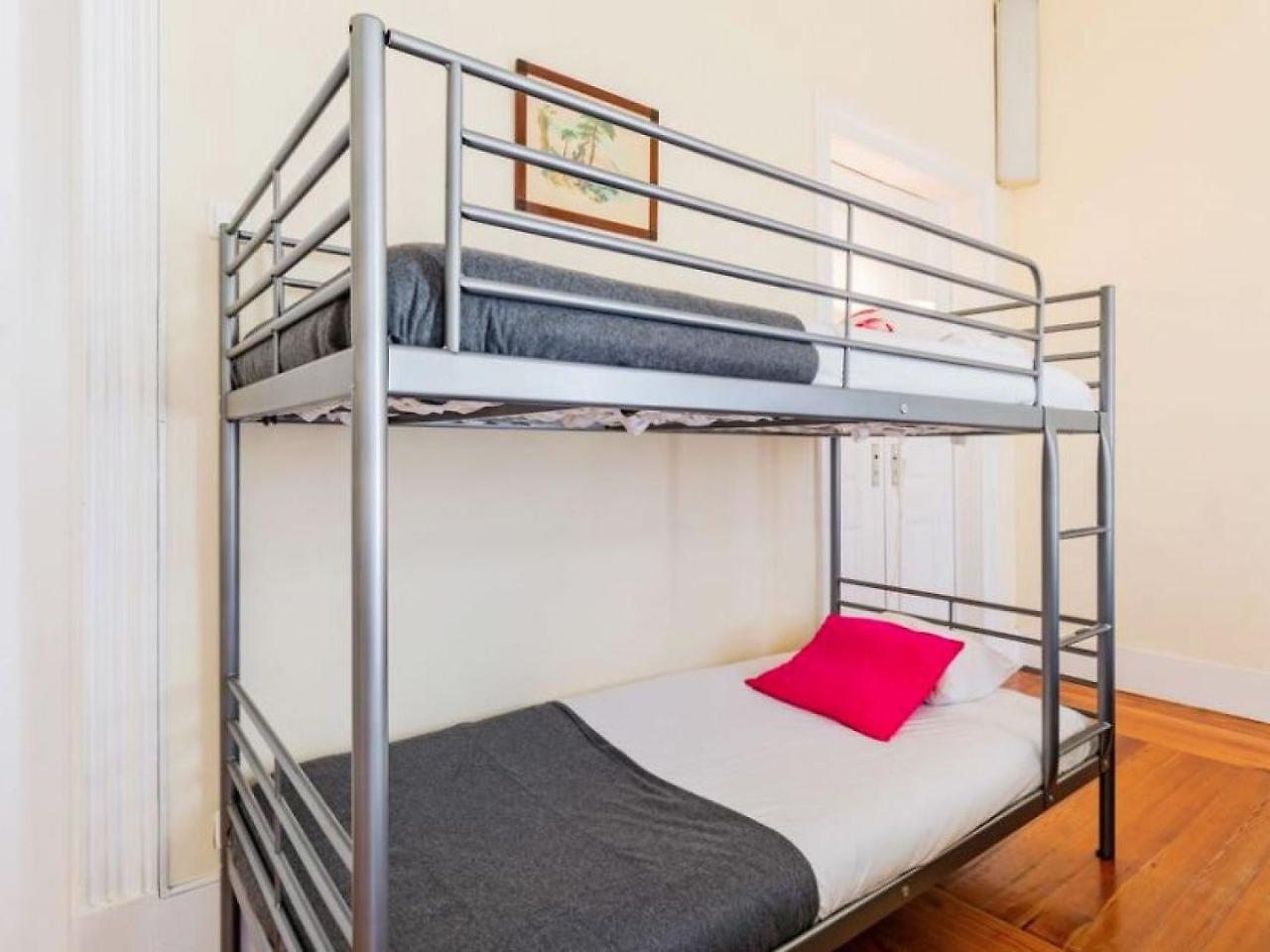 Apartment Boulevard *