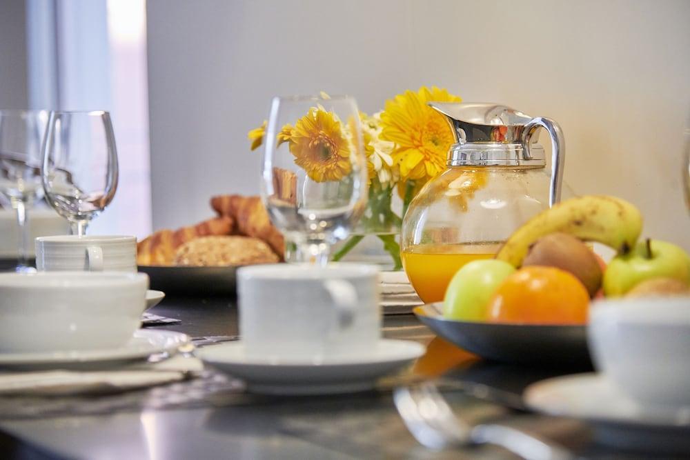 Apartment Five Stars Combro 7
