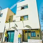 Help Yourself Hostels - Restelo