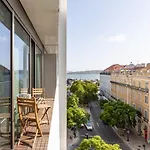Joivy Luxurious Studios With River View Near Time Out Market