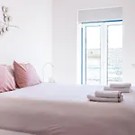 Luxury Apartment Near Cais Do Sodre