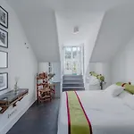 Principe Real Charming Garden View Flat At The Heart Of Lisbon