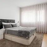 Modern 3Br With Terrace In Benfica By Host For Us