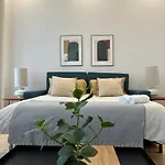 Quarto Com Varanda Centro De Lisboa