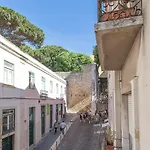 Central 1Bd Flat Near Lisbon